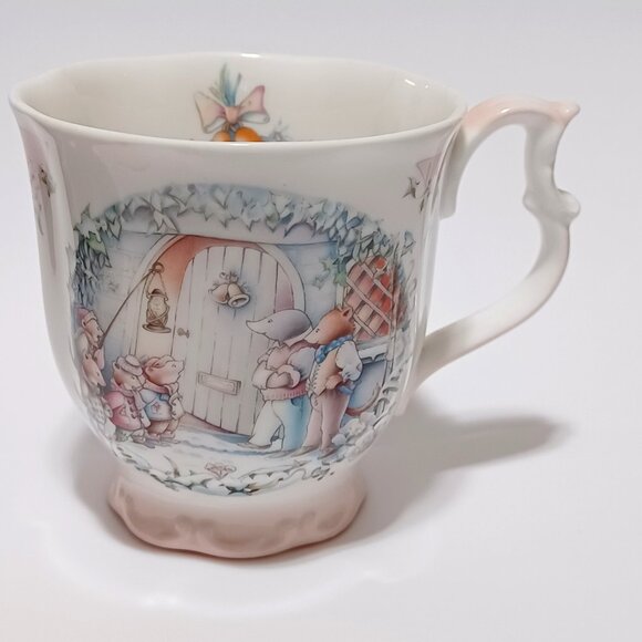 Vintage Royal Albert Tea Cup 1987 The Carolers The Wind in the Willows Christmas - Picture 1 of 6